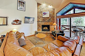 4 O Clock Ski Run - Spacious 2 Bedroom Rental - Half Block To Snowflake Chairlift!